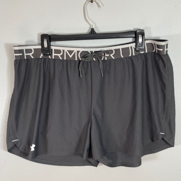 Under Armour Pants - UA UNDER ARMOUR Heat Gear Loose Fit Shorts